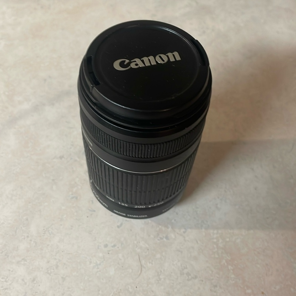 Canon zoom lens ef-s 55-250mm